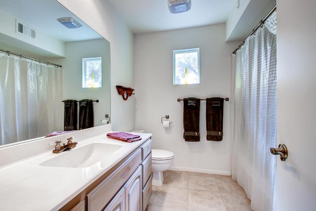 Country Club Home 2 Bedroom 2 Ba And Den About 1 Mi To Golf ボレゴ・スプリングス エクステリア 写真
