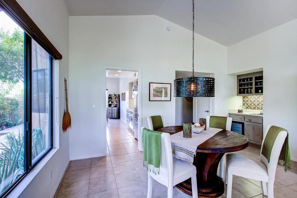 Country Club Home 2 Bedroom 2 Ba And Den About 1 Mi To Golf ボレゴ・スプリングス エクステリア 写真