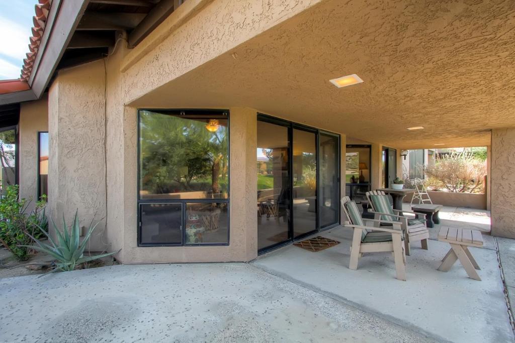 Country Club Home 2 Bedroom 2 Ba And Den About 1 Mi To Golf ボレゴ・スプリングス エクステリア 写真