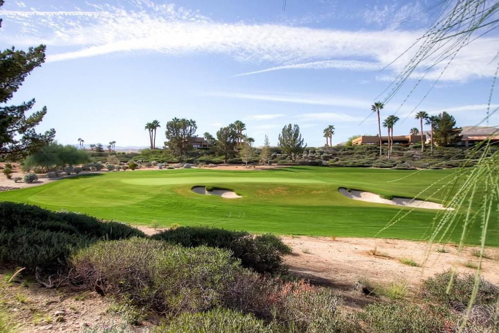 Country Club Home 2 Bedroom 2 Ba And Den About 1 Mi To Golf ボレゴ・スプリングス エクステリア 写真