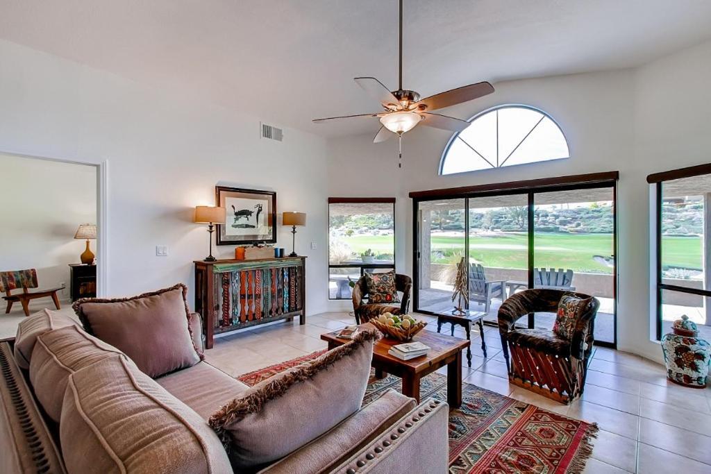Country Club Home 2 Bedroom 2 Ba And Den About 1 Mi To Golf ボレゴ・スプリングス エクステリア 写真